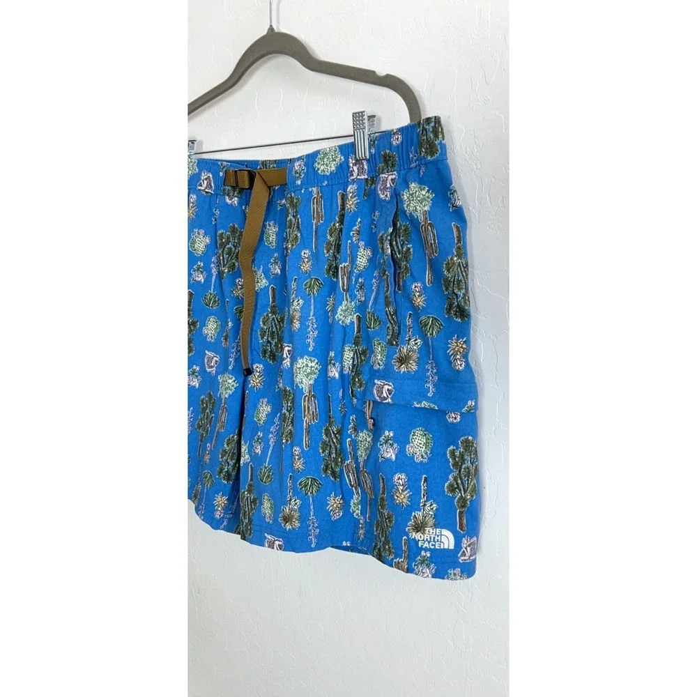The North Face Belted blue cactus Shorts size XXL hiking camping water sports